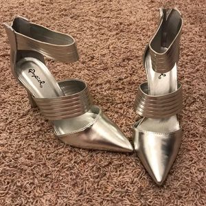 Metallic Silver Qupid heels